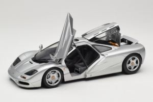 McLaren F1 Srebrny UT Models 1:18 530133180-R1 Metal — zdjęcie 2 z 8