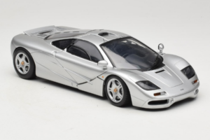 McLaren F1 Srebrny UT Models 1:18 530133180-R1 Metal — zdjęcie 6 z 8
