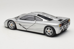 McLaren F1 Srebrny UT Models 1:18 530133180-R1 Metal — zdjęcie 7 z 8