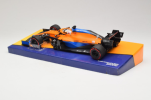 McLaren MCL35M Mercedes #3 D. Ricciardo McLaren F1 Team Bahrain Grand Prix 2021 Minichamps 1:18 533211803 Żywica — zdjęcie 5 z 7