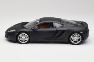 McLaren MP4-12C Matt Satellite Szary Minichamps 1:18 110133024 Metal — zdjęcie 4 z 8