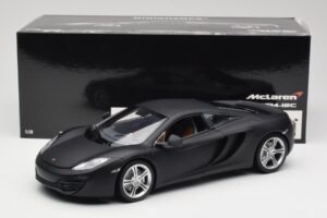 McLaren MP4-12C Matt Satellite Szary Minichamps 1:18 110133024 Metal — zdjęcie 8 z 8