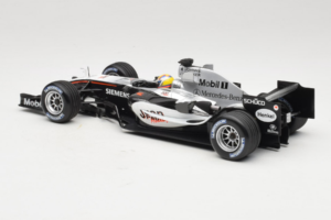 McLaren MP4-20 Mercedes #10 J.P. Montoya F1 2005 Minichamps 1:18 B66962338 Metal — zdjęcie 5 z 6