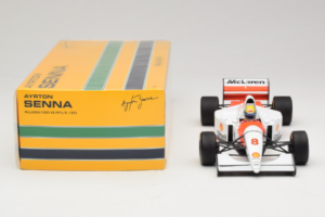McLaren MP4/8 Ford #8 A. Senna Marlboro McLaren 1993 Minichamps 1:18 540931808 Metal — zdjęcie 6 z 7