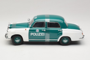Mercedes 180 Ponton Polizei Revell 1:18 8863 Metal — zdjęcie 3 z 6