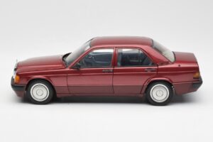 Mercedes 190E W201 2.0 Czerwony Dealer Edition AUTOart 1:18 B66040383 Metal — zdjęcie 4 z 8