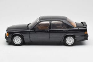 Mercedes 190E 2.3-16 W201 Niebiesko-Czarny Metallic AUTOart 1:18 76122 Metal — zdjęcie 4 z 8