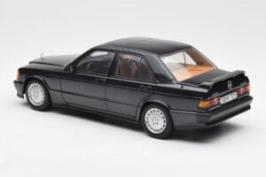 Mercedes 190E 2.3-16 W201 Niebiesko-Czarny Metallic AUTOart 1:18 76122 Metal — zdjęcie 7 z 8