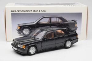 Mercedes 190E 2.3-16 W201 Niebiesko-Czarny Metallic AUTOart 1:18 76122 Metal — zdjęcie 8 z 8