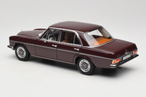 Mercedes 200 W115 Ciemny Czerwonobrązowy Norev 1:18 183778 Metal — zdjęcie 7 z 8