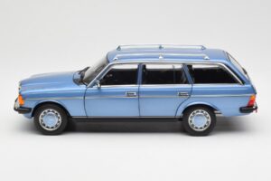 Mercedes 200 S123 T-Model Diamond Niebieski Edycja Dealerska Norev 1:18 B66040671 Metal — zdjęcie 4 z 8