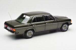 Mercedes 200 W123 Cypress Zielony Metaliczny Edycja Dealerska Norev 1:18 B66040654 Metal — zdjęcie 3 z 8