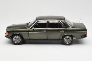 Mercedes 200 W123 Cypress Zielony Metaliczny Edycja Dealerska Norev 1:18 B66040654 Metal — zdjęcie 4 z 8