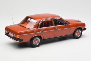 Mercedes 200 W123 English Czerwony Edycja Dealerska Norev 1:18 B66040653 Metal — zdjęcie 3 z 8