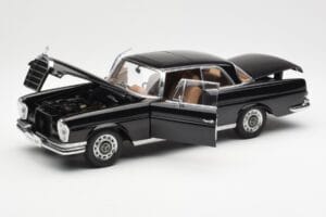Mercedes 280 SE W111 Coupe Czarny AUTOart 1:18 76286 Metal — zdjęcie 2 z 8