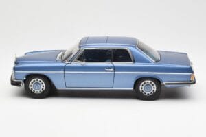 Mercedes 280C/8 W114 Coupe Niebieski Metallic AUTOart 1:18 76187 Metal — zdjęcie 4 z 8