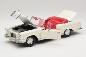Mercedes 280 SE W108 Biały Maisto 1:18 52111 Metal — zdjęcie 2 z 8