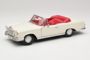 Mercedes 280 SE W108 Biały Maisto 1:18 52111 Metal