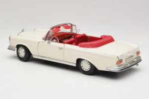 Mercedes 280 SE W108 Biały Maisto 1:18 52111 Metal — zdjęcie 7 z 8