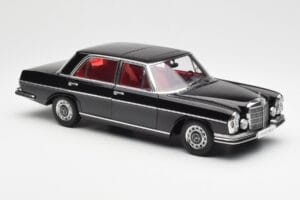 Mercedes 300 SEL 6.3 W109 Czarny AUTOart 1:18 76140 Metal — zdjęcie 6 z 8