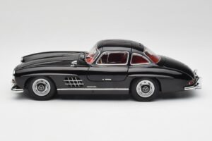 Mercedes 300 SL W198 Czarny Minichamps 1:18 180039004 Metal — zdjęcie 4 z 8