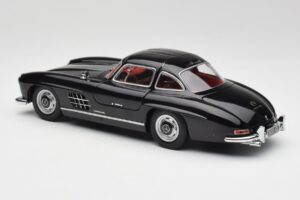Mercedes 300 SL W198 Czarny Minichamps 1:18 180039004 Metal — zdjęcie 7 z 8