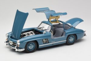 Mercedes 300 SL W198 Jasny Niebieski Minichamps 1:18 180039007 Metal — zdjęcie 2 z 8