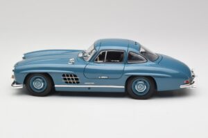 Mercedes 300 SL W198 Jasny Niebieski Minichamps 1:18 180039007 Metal — zdjęcie 4 z 8