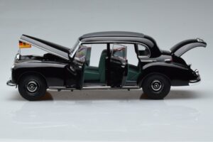 Mercedes 300 W186 Konrad Adenauer Norev 1:18 183707 Metal — zdjęcie 4 z 9