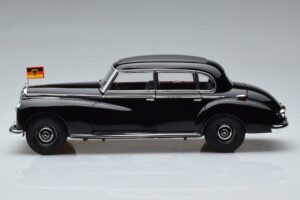 Mercedes 300 W186 Konrad Adenauer Norev 1:18 183707 Metal — zdjęcie 5 z 9