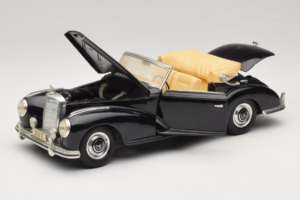 Mercedes 300S Czarny Maisto 1:18 52116-P1 Metal — zdjęcie 2 z 8