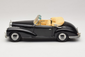 Mercedes 300S Czarny Maisto 1:18 52116-P1 Metal — zdjęcie 4 z 8