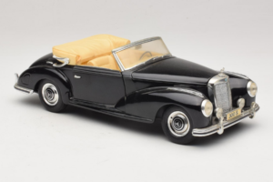 Mercedes 300S Czarny Maisto 1:18 52116-P1 Metal — zdjęcie 6 z 8