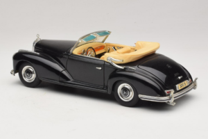 Mercedes 300S Czarny Maisto 1:18 52116-P1 Metal — zdjęcie 7 z 8