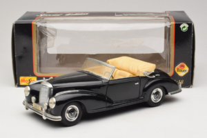Mercedes 300S Czarny Maisto 1:18 52116-P1 Metal — zdjęcie 8 z 8