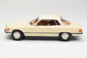 Mercedes 350 SLC C107 Biały Cult Models 1:18 CML049-1 Metal — zdjęcie 3 z 6