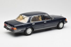 Mercedes 450 SEL 6.9 W116 Ciemnoniebieski Revell 1:18 8956 Metal — zdjęcie 3 z 8