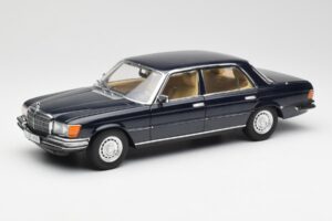 Mercedes 450 SEL 6.9 W116 Ciemnoniebieski Revell 1:18 8956 Metal