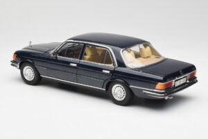 Mercedes 450 SEL 6.9 W116 Ciemnoniebieski Revell 1:18 8956 Metal — zdjęcie 7 z 8