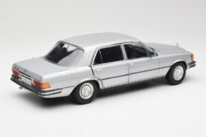 Mercedes 450 SEL 6.9 W116 Srebrny Revell 1:18 8955 Metal — zdjęcie 3 z 8
