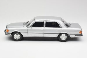 Mercedes 450 SEL 6.9 W116 Srebrny Revell 1:18 8955 Metal — zdjęcie 4 z 8