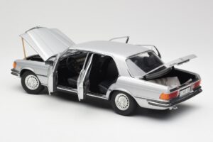 Mercedes 450 SEL 6.9 W116 Srebrny Revell 1:18 8955 Metal — zdjęcie 5 z 8