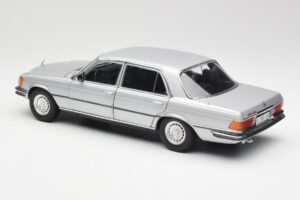 Mercedes 450 SEL 6.9 W116 Srebrny Revell 1:18 8955 Metal — zdjęcie 7 z 8