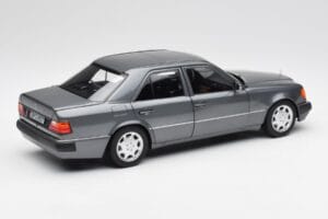 Mercedes 500 E W124 Pearl Szary Norev 1:18 183946 Metal — zdjęcie 3 z 8