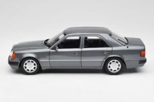 Mercedes 500 E W124 Pearl Szary Norev 1:18 183946 Metal — zdjęcie 4 z 8