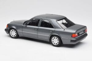 Mercedes 500 E W124 Pearl Szary Norev 1:18 183946 Metal — zdjęcie 7 z 8