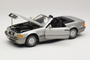 Mercedes SL 500 R129 Srebrny Revell 1:18 8801-P1 Metal — zdjęcie 2 z 8