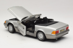 Mercedes SL 500 R129 Srebrny Revell 1:18 8801-P1 Metal — zdjęcie 5 z 8