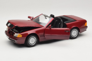Mercedes 500 SL R129 Ciemnoczerwony Revell 1:18 8801 Metal — zdjęcie 2 z 8
