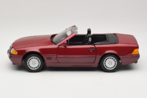 Mercedes 500 SL R129 Ciemnoczerwony Revell 1:18 8801 Metal — zdjęcie 4 z 8